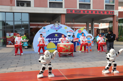 綠島少年尋龍記 宜昌市青島路小學(xué)趣玩科學(xué)秀競(jìng)賽點(diǎn)燃創(chuàng)新火花